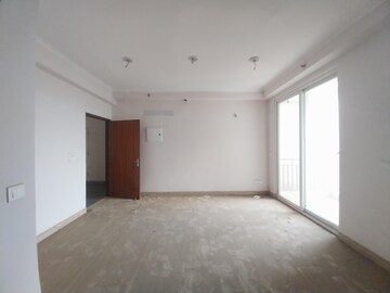 Room in 3 BHK Apartment at Amrapali Golf Homes, Sector 4 Greater Noida – for Rent
