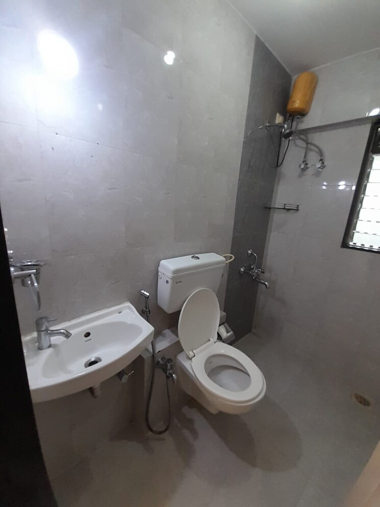 Bathroom, sugee-hiranya 1 Bedroom 500 Sq.Ft. Apartment In Dadar West Mumbai 9238883