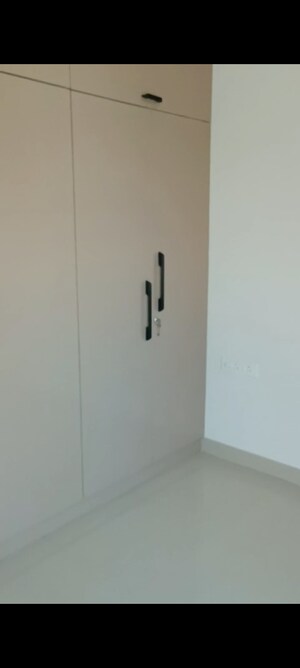 Room in 3 BHK Builder Floor at RWA Apartments Sector 52, Sector 52 – for Rent