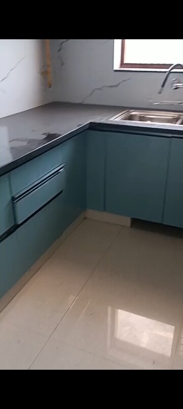 Room in 3 BHK Builder Floor at RWA Apartments Sector 52, Sector 52 – for Rent