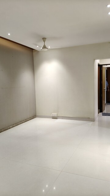 Room in 3 BHK Apartment at Rustomjee Elita, Andheri West – for Sale