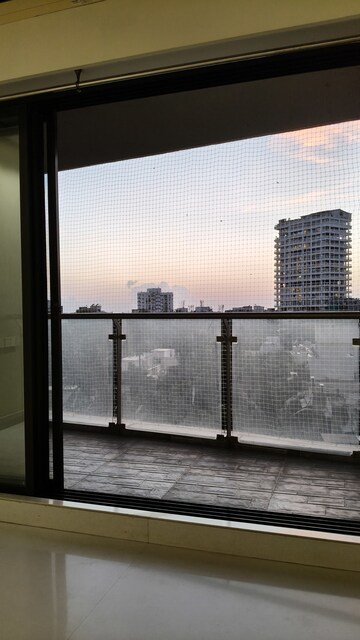 Room in 3 BHK Apartment at Rustomjee Elita, Andheri West – for Sale