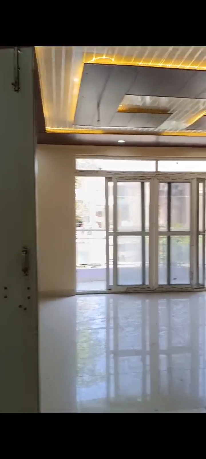 3 BHK 200 Sq.Mt. Builder Floor in RWA Apartments Sector 52