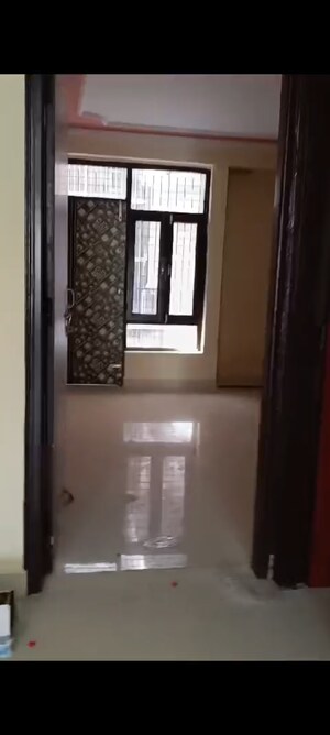 Room in 3 BHK Builder Floor at RWA Apartments Sector 52, Sector 52 – for Rent