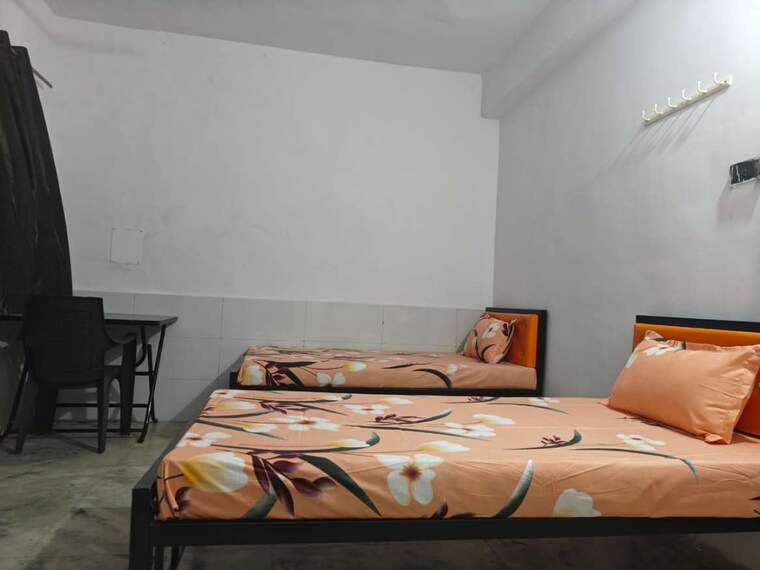 Room, malad east Pg For Boys & Girls In Malad East 9238898