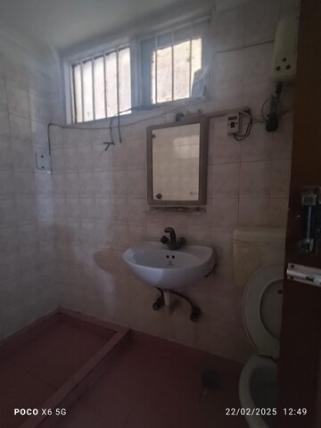 Bathroom in 1 RK Independent House at Sector 27 – for Rent