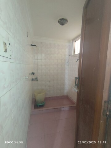 Bathroom in 1 RK Independent House at Sector 27 – for Rent