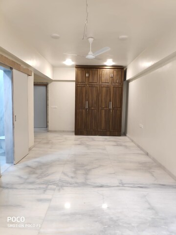 Room in 3 BHK Apartment at Monisha Tower, Andheri West – for Rent