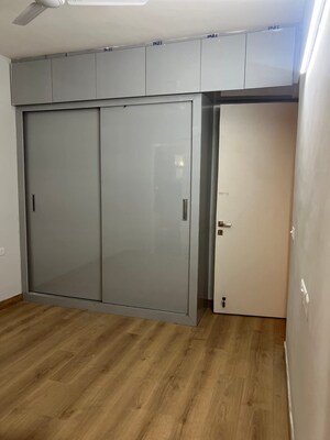 Room in 1 RK Apartment at Ambience Creacions, Sector 22 – for Rent