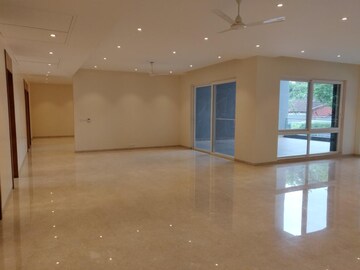 Room in 5 BHK Apartment at Amar Westview, Koregaon Park – for Sale