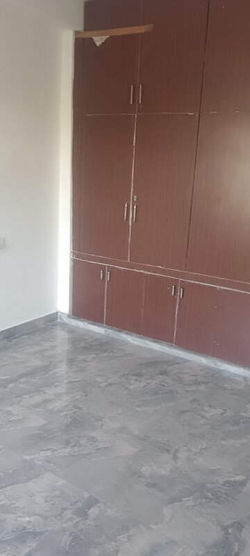 Room in 1 BHK Builder Floor at Sector 29 – for Rent