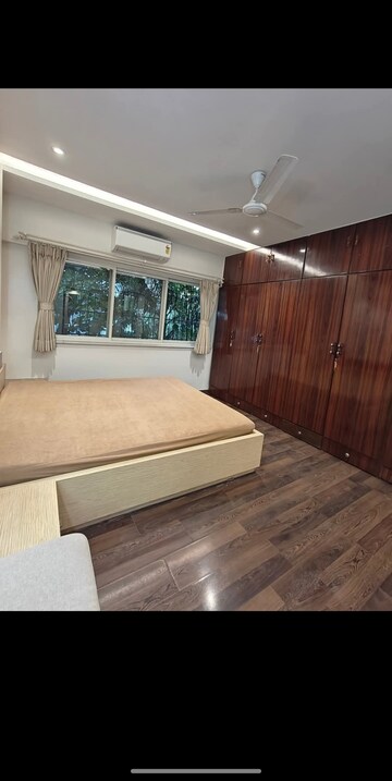 Bedroom in 2 BHK Apartment at Andheri West – for Rent