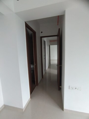 Room in 2 BHK Apartment at Kalpataru Immensa, Kolshet Road – for Rent