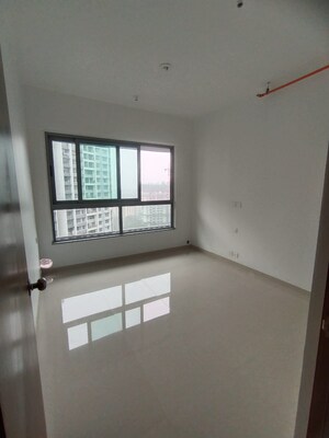 Room in 2 BHK Apartment at Kalpataru Immensa, Kolshet Road – for Rent