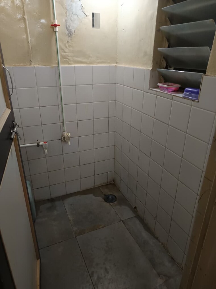 Bathroom, shubham-housing-society 1 RK 300 Sq.Ft. Apartment In Wadgaon Sheri Pune 9239015