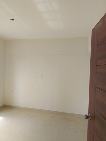 Room in 2 BHK Apartment at Haware Amara, Vikhroli East – for Rent