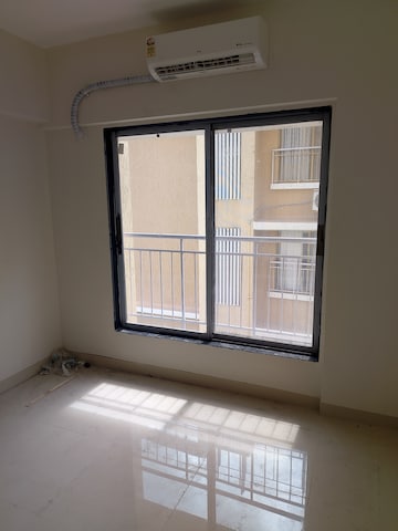 Room in 2 BHK Apartment at Haware Amara, Vikhroli East – for Rent