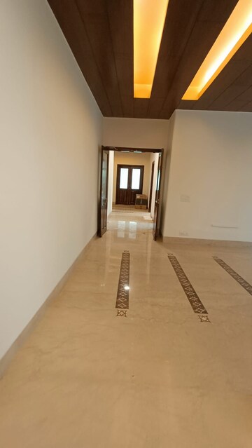 Room in 5 BHK Independent House at Panchsheel Park – for Rent