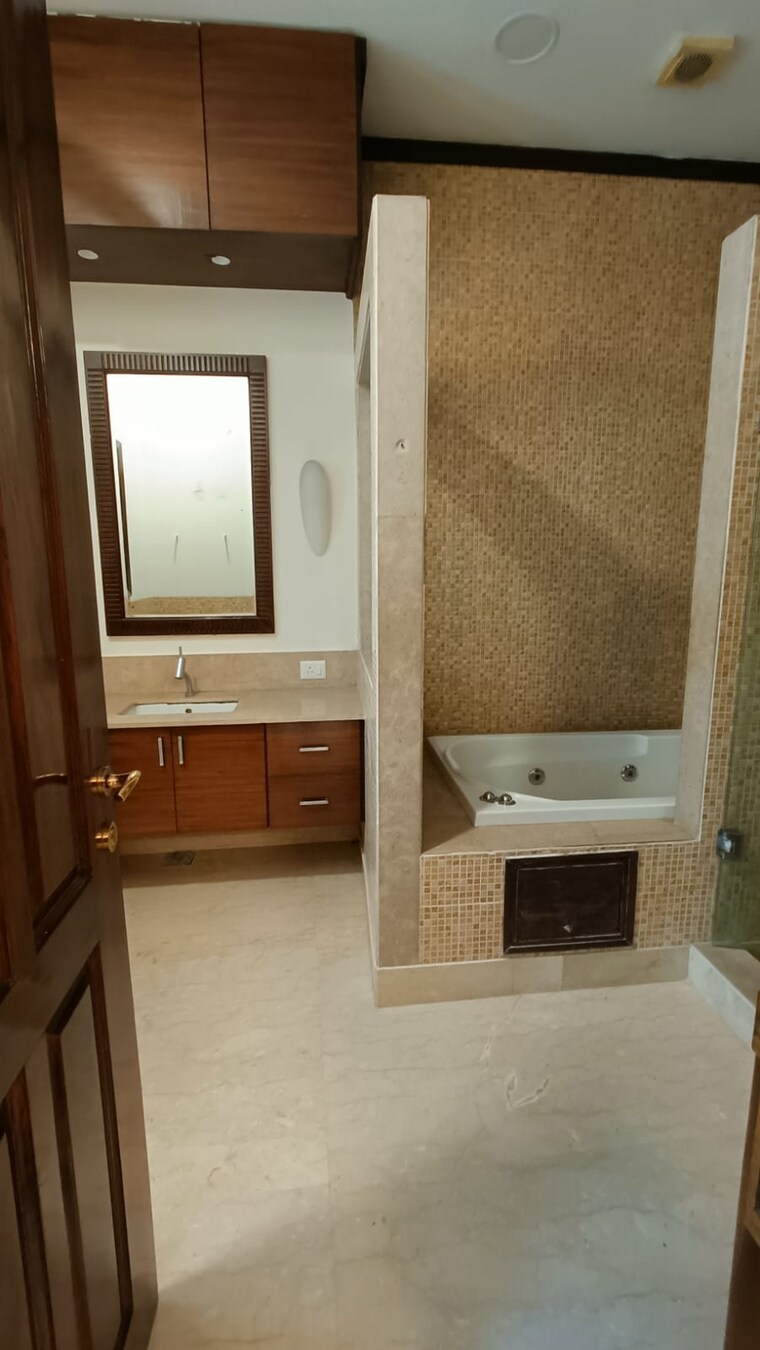 Bathroom, panchsheel park 5 Bedroom 800 Sq.Yd. Independent House In Panchsheel Park Delhi 9239038