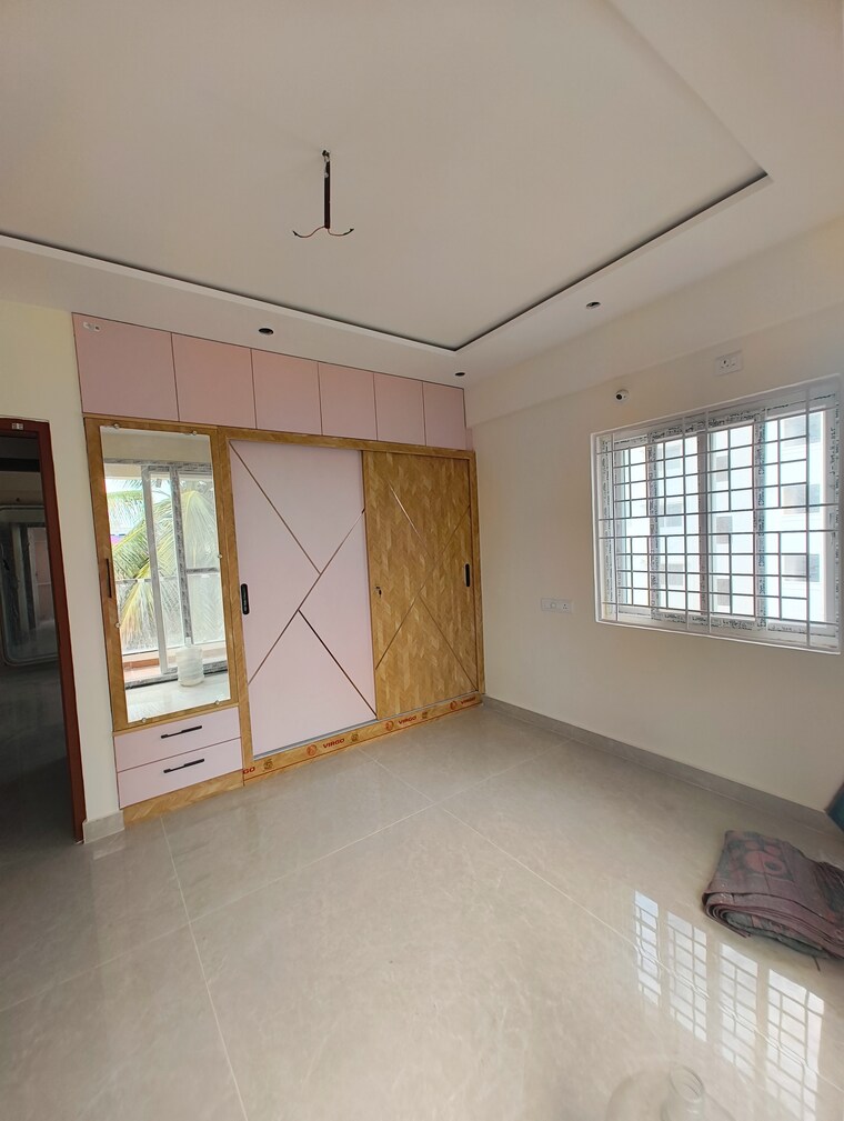Room, prabhu-kunj-indiranagar 3 Bedroom 1600 Sq.Ft. Apartment In Indiranagar Bangalore 9239039