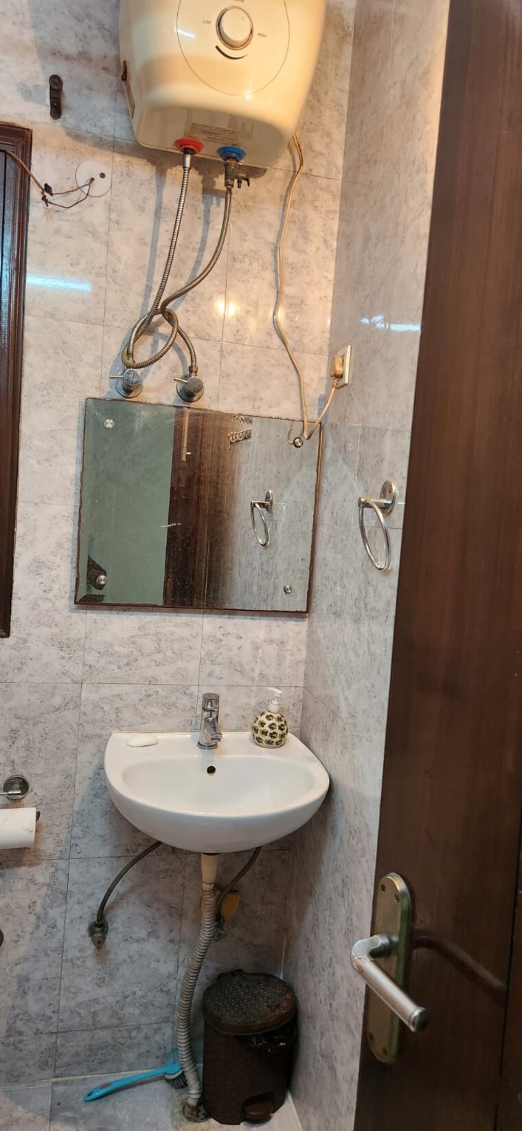 Bathroom, east of kailash 2 Bedroom 150 Sq.Yd. Independent House In East Of Kailash Delhi 9239041