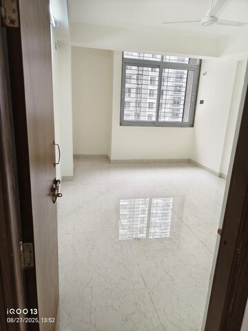Room in 1 BHK Apartment at Blumen Apartments, Vikhroli West – for Rent