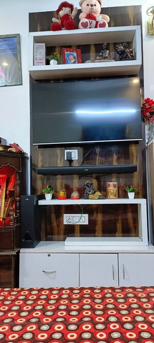 Furnished Amenities in 2 BHK Builder Floor at Mohan Garden – for Sale