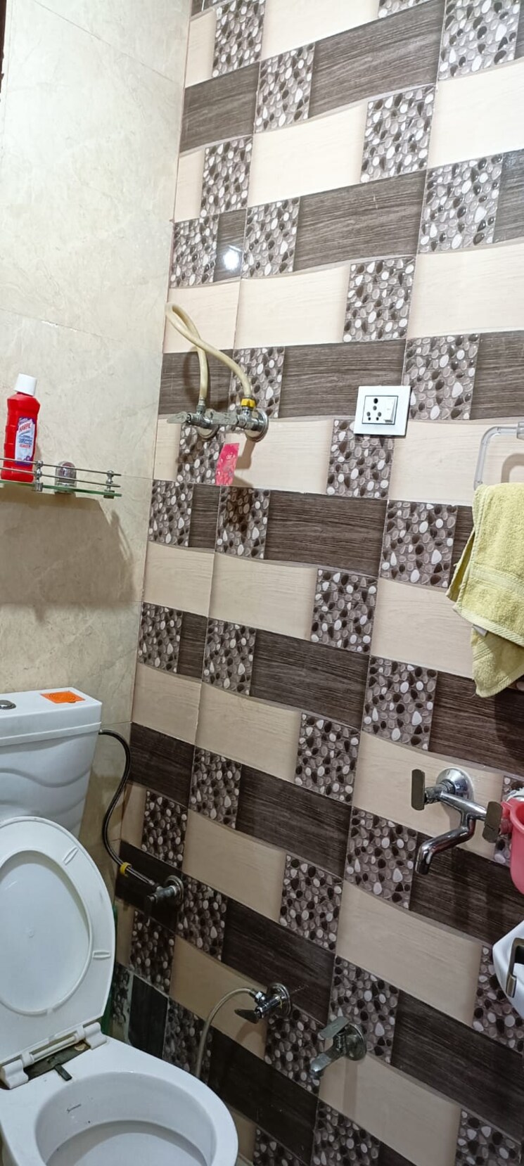 Master Bedroom, mohan garden 2 Bedroom 60 Sq.Yd. Builder Floor In Mohan Garden Delhi 9239104