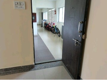 Room in 1.5 BHK Apartment at Palacia Kingston, Thane West – for Sale