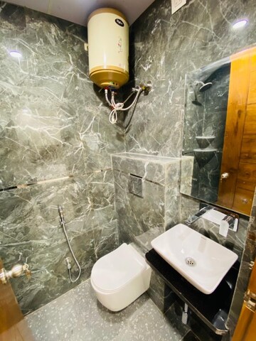 Bathroom in 2 BHK Builder Floor at AS Tower, Sector 45 – for Rent