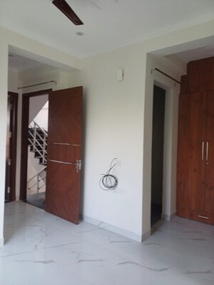 Room in 2 BHK Builder Floor at Tanvi villa, Sector 45 – for Rent
