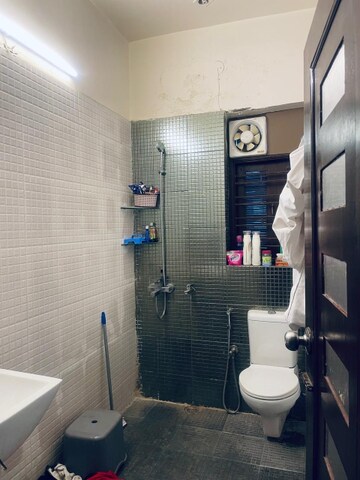 Bathroom in 3 BHK Builder Floor at AS Tower, Sector 45 – for Rent