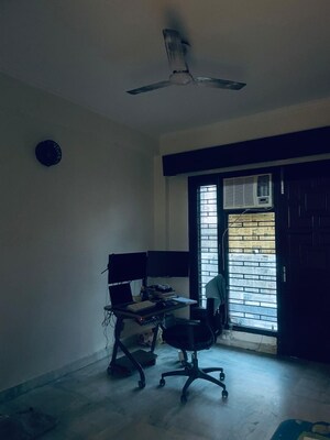 Living Room in 3 BHK Builder Floor at AS Tower, Sector 45 – for Rent
