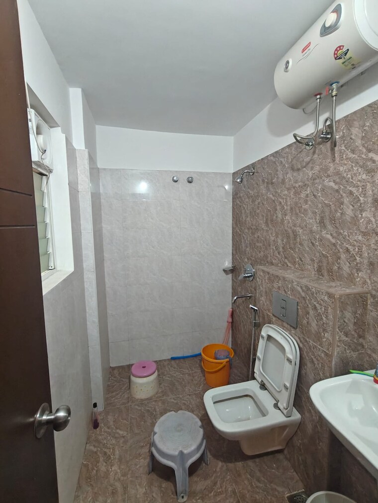 Bathroom, dsr-eden-greens 3 Bedroom 1705 Sq.Ft. Apartment In Varthur Bangalore 9239143
