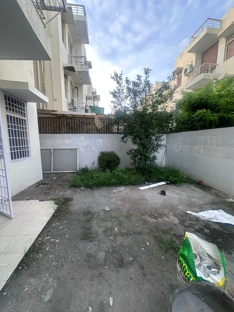 Balcony, ardee-city 4 Bedroom 300 Sq.Yd. Builder Floor In Sector 52 Gurgaon 9239162