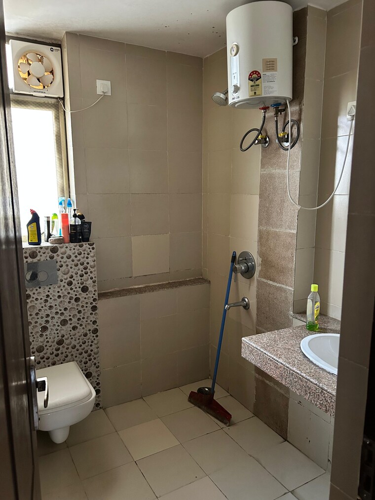 Bathroom, ss-mayfield-gardens 3 Bedroom 270 Sq.Yd. Builder Floor In Sector 51 Gurgaon 9239169