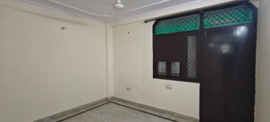Room in 3 BHK Builder Floor at Mayur Vihar 1 – for Rent
