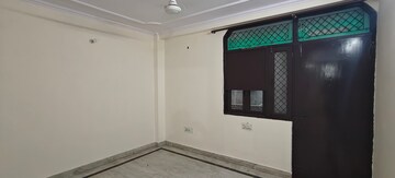 Room in 3 BHK Builder Floor at Mayur Vihar Phase 1 – for Rent