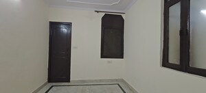 Furnished Amenities in 3 BHK Builder Floor at Mayur Vihar 1 – for Rent