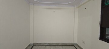Room in 3 BHK Builder Floor at Mayur Vihar Phase 1 – for Rent