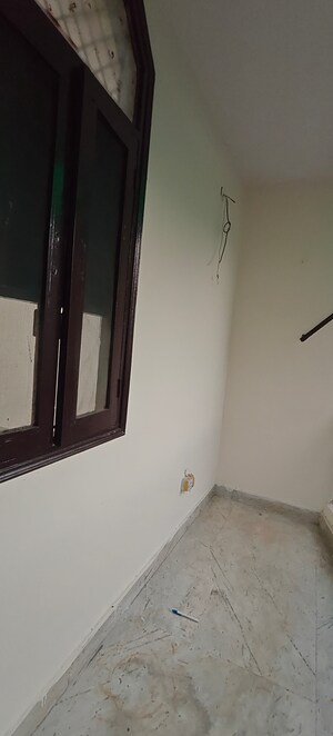 Furnished Amenities in 3 BHK Builder Floor at Mayur Vihar 1 – for Rent