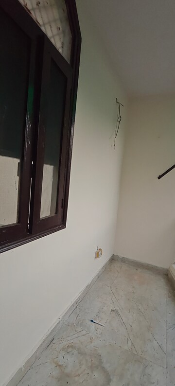 Furnished Amenities in 3 BHK Builder Floor at Mayur Vihar Phase 1 – for Rent