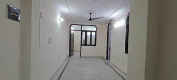 Room in 3 BHK Builder Floor at Mayur Vihar Phase 1 – for Rent