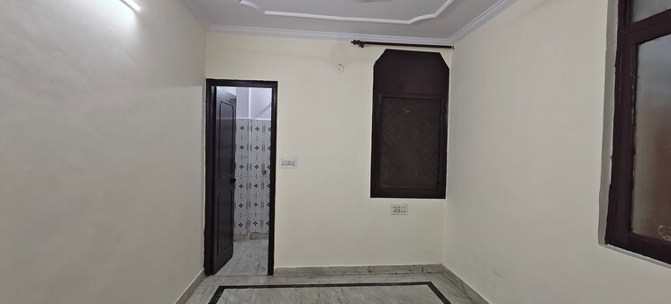 Room, mayur vihar phase 1 3 Bedroom 900 Sq.Ft. Builder Floor In Mayur Vihar Phase 1 Delhi 9239176