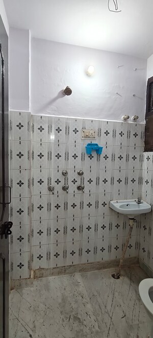 Bathroom in 3 BHK Builder Floor at Mayur Vihar 1 – for Rent