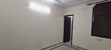 Room in 3 BHK Builder Floor at Mayur Vihar Phase 1 – for Rent