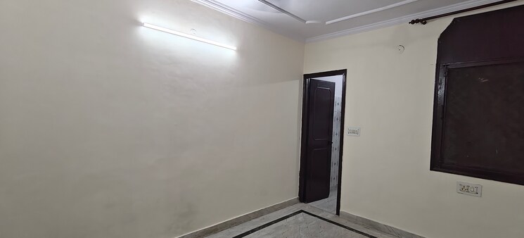 Room, mayur vihar phase 1 3 Bedroom 900 Sq.Ft. Builder Floor In Mayur Vihar Phase 1 Delhi 9239176