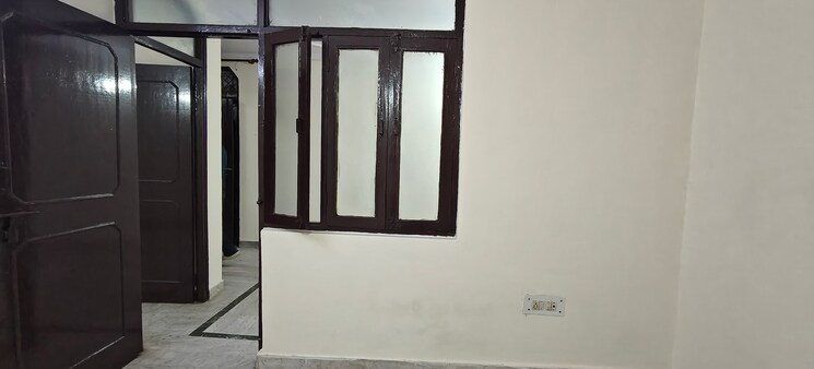 Room, mayur vihar phase 1 3 Bedroom 900 Sq.Ft. Builder Floor In Mayur Vihar Phase 1 Delhi 9239176