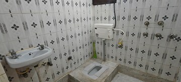 Bathroom in 3 BHK Builder Floor at Mayur Vihar Phase 1 – for Rent
