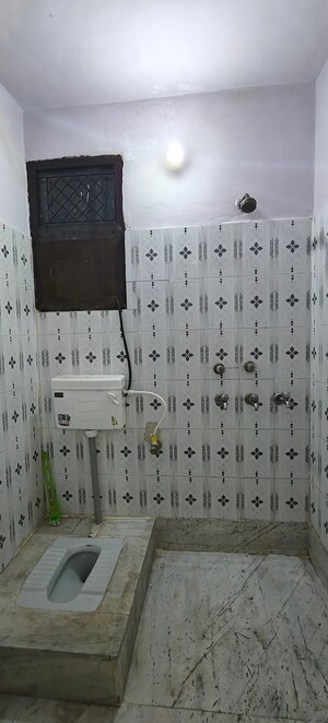 Bathroom in 3 BHK Builder Floor at Mayur Vihar 1 – for Rent